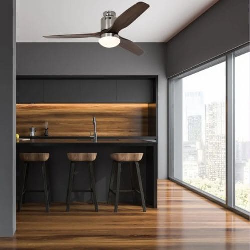 Cuisinière/bar réfrigérée moderne dans un espace intérieur élégant avec plan de travail et fenêtre panoramique, éclairage naturel et bois chaleureux. appareils qui font grimper la facture électricité